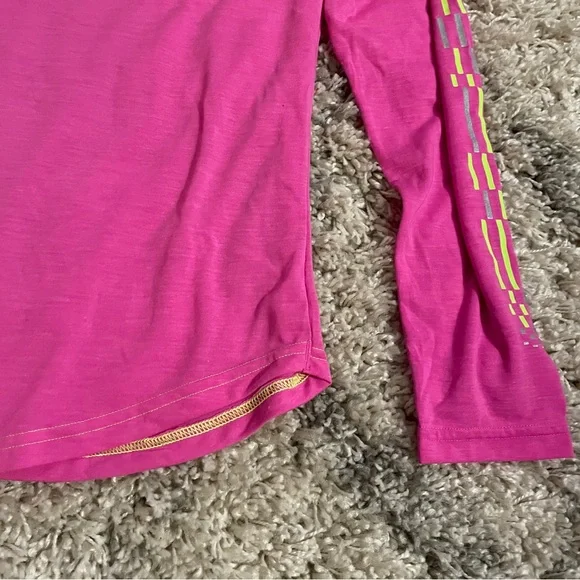 Under Armour Pink Fitted Top size small - Picture 10 of 11